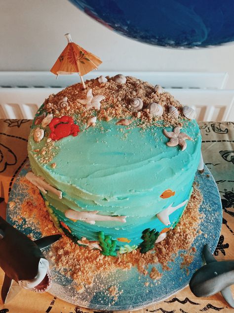 Ocean Themed Cake, Cake Under The Sea, Cake Shark, Joshua Birthday, Holiday Themed Cakes, Beach Birthday Cake, Ocean Cake, Under The Sea Cake, Pool Party Cakes