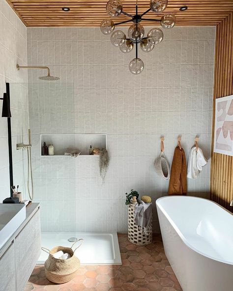 Scandi Bathroom, Spa Style Bathroom, Bathroom Big, Natural Bathroom, Scandinavian Bathroom, Big Bathroom, Bathroom Shop, Big Bathrooms, Upstairs Bathrooms