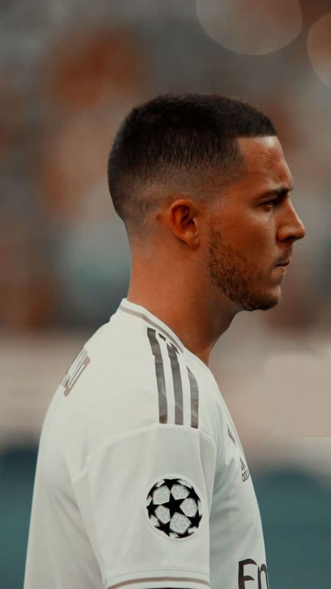 Hazard 💫🌟 Eden Hazard Haircut, Buzz Cut For Men, Boys Haircut Styles, Short Hair With Beard, Jadon Sancho, Hair Barber, Beard Fade, Eden Hazard, Soccer Guys