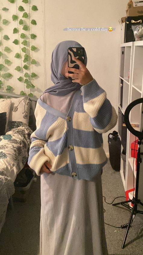 winter hijabi outfit inspo Girly Hijabi Outfits, Modest Y2k, Cute Hijabi Outfits, Modest Outfits Muslim, Outfits Muslim, Hijabi Fits, Stile Hijab, Hijabi Outfit, Cosy Outfit