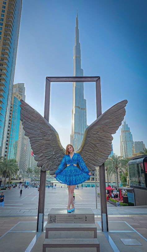 Wing of mexico in downtown dubai with burj khalifa view Burj Khalifa Pose Ideas, Burj Khalifa Photo Ideas, Burj Khalifa Outfit Ideas, Dubai Poses, Burj Khalifa Photography, Dubai Outfits Ideas, Dubai Photos, Normal Photo, Dubai Photoshoot