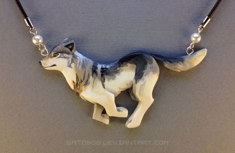 Wolf Running, Wolf Stuff, Wolf Necklace, Wolf Jewelry, Polymer Clay Animals, Cute Polymer Clay, Magical Jewelry, Clay Animals, A Wolf