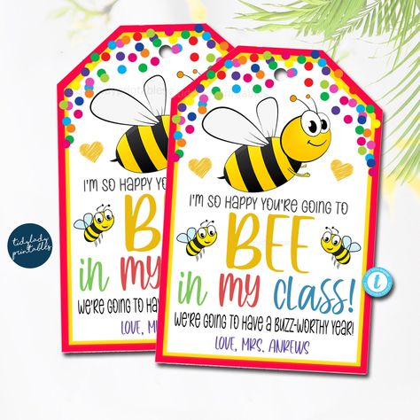 "EDITABLE Back to School BEE in my class Printable Tags! ** All Text is editable so you can make it read what you wish! You can personalize as many back to school bee gift tags as you need! TEMPLATE FORMATTED SIZES: size of tag is 2.75x4\"  print 8 per page by going to download - pdf - click on \"save paper\" Full Editing Options With Templett.com TRY BEFORE YOU BUY! Copy and paste the demo link below: https://templett.com/design/demo/TidyLady19/15227854 IMPORTANT: This is a DIY self-editing dig Bee Classroom Decor, Teacher First Day Of School, Student Gift Tags, Bee Themed Classroom, Bee Classroom, Meet The Teacher, Tag Print, Bee Gifts, My Class