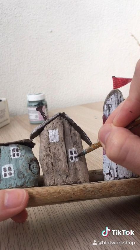 Kaktus Dan Sukulen, Diy Driftwood, Driftwood Diy, Driftwood Art Diy, Driftwood Projects, Driftwood Decor, Driftwood Crafts, Small Houses, Beach Crafts