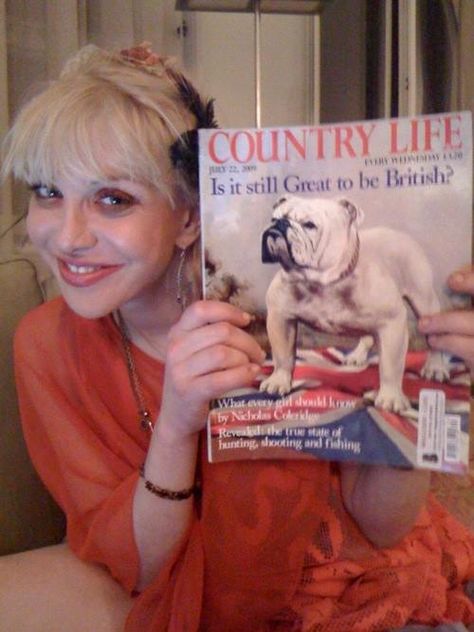 Not Kook but from Kook Era Courtney Love Hole, The Kooks, Courtney Love, Face Card, Miss World, Iconic Women, Music Industry, Country Life, Photo Magazine