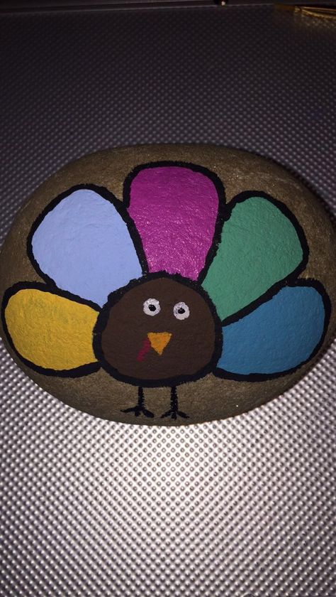 #thanksgiving #paintedrocks #paintedrockideas #turkeyrocks Thanksgiving Rocks Painted Ideas Simple, Painted Rocks For Thanksgiving, Turkey Rock Painting Ideas, Turkey Painted Rocks, Thanksgiving Rock Painting Ideas, Easy Turkey, Painted Rocks Diy, Rock Painting Designs, Painting Designs