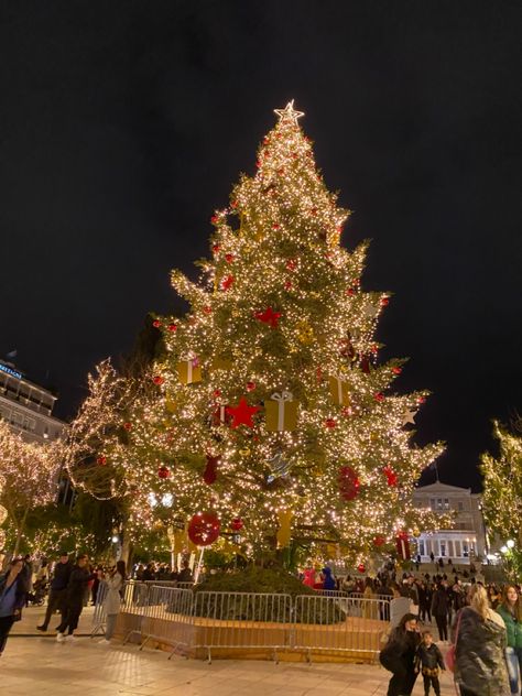 Greece Winter, Christmas In Greece, Christmas In Europe, Christmas Bucket, Greece Athens, Christmas Dreaming, Winter December, Christmas Scenery, Christmas Place