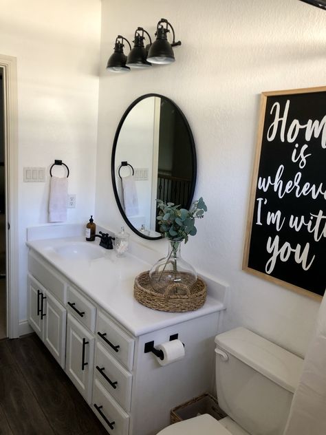 Business Decor Ideas, Master Bath Decor, Small Bathroom Mirrors, Kid Bathroom, Decor Small Bathroom, Teen Bathrooms, Glamorous Bathroom Decor, Glamorous Bathroom, Bathroom Shelves Over Toilet