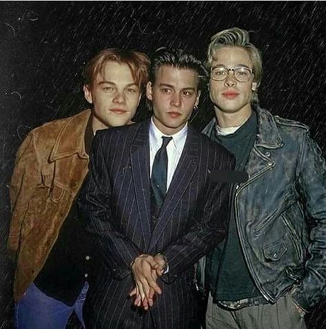 A young Leonardo Di Caprio, Johnny Depp and Brad Pitt! جوني ديب, Kaptan Jack Sparrow, Leonardo Dicaprio 90s, Young Johnny Depp, Young Leonardo Dicaprio, Kris Kristofferson, Leo Dicaprio, The Perfect Guy, Young Men