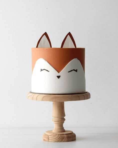 Fox Cakes, Fox Birthday Cake, Sister Cake, Cinderella Cake Designs, Woodland Birthday Cake, Aladdin Cake, Cake Design Images, Fox Cake, Fox Birthday