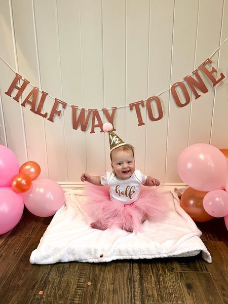 Half Year Birthday Photoshoot Ideas, Half Way To One Decoration Ideas, 6 Month Old Birthday Ideas, 6 Momths Baby Photoshoot, 6 Month Baby Photo Shoot, Baby Girl 6 Months Shoot, Baby 6 Month Birthday Ideas, 6 Month Photoshoot Ideas Babygirl, 6 Months Birthday Decoration Ideas