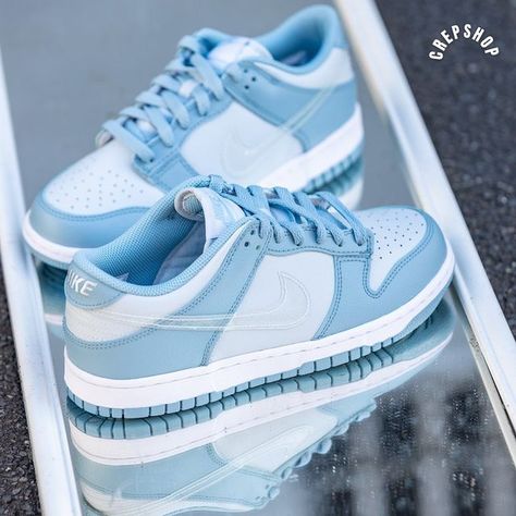 Dunks Blue, Blue Nike Dunks, Blue Dunks, Cute Dunks, Crocs Fashion, Preppy Shoes, Pretty Shoes Sneakers, All Nike Shoes, Blue Nike