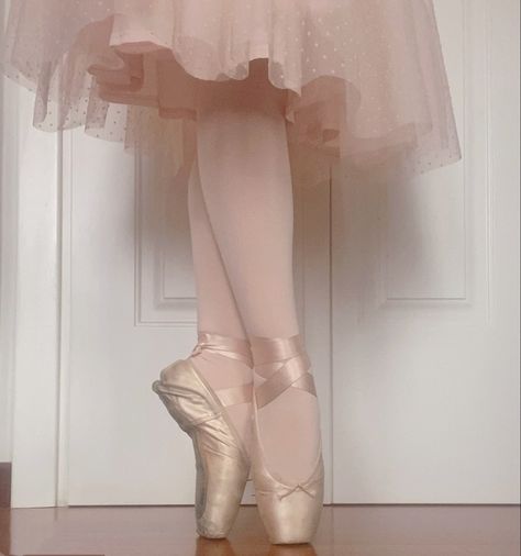 Ballerina Princess, Ballet Pointe Shoes, Angelina Ballerina, Ballet Pictures, Western Outfits Men, Ballet Beauty, Ballet Inspiration, Ballet Core, Pretty Ballerinas