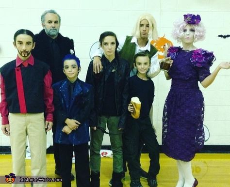 Hunger Games Costume - Halloween Costume Contest via @costume_works Games Halloween Costumes, Hunger Games Costumes, Hunger Games Halloween Costumes, Creative Diy Costumes, Games Costumes, Hunger Games Capitol, Hunger Games Costume, Hunger Games Characters, Fantastic 4