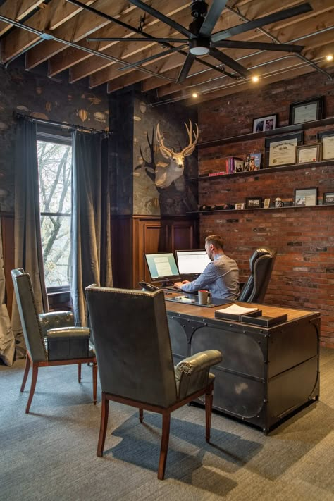 Office Interior Industrial, Outward Facing Desk Office Designs, Rustic Mens Office, Industrial Style Office Space, Ranch Office Ideas, Brick Wall Home Office, Mountain Office Design, Coffee Shop Office Design, Industrial Style Home Office