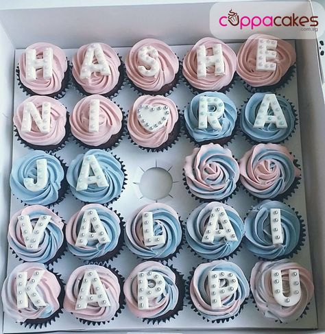 Cupcakes With Names On Them, Cupcakes With Letters On Top, Letters On Cupcakes, Alphabet Cupcakes, Letter Cupcakes, Name Cupcakes, Cakes 2023, Monogram Cupcakes, Fondant Letters