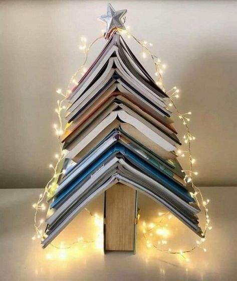 Christmas Tree Design Ideas, Christmas Tree Alternatives, Magic Christmas Tree, Christmas Tree Alternative, Christmas Tree Idea, Elegant Christmas Tree Decorations, Book Christmas Tree, Diy Tree Decor, Magic Christmas