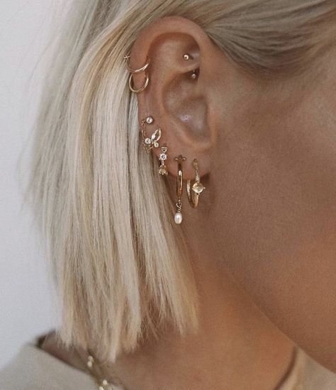 Unique Ear Piercings, Types Of Ear Piercings, Cool Ear Piercings, Cute Ear Piercings, Cute Piercings, Piercings Unique, Stacked Earrings, Ear Stack, Dope Jewelry