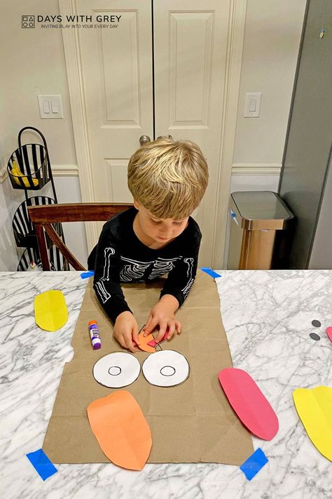 Need a simple Thanksgiving decoration? Try this paper bag turkey craft! What I love most about paper bag crafts like this is that it reminds me of my childhood. Paper Bag Turkey Craft For Kids, Paper Bag Turkey Craft, Turkey Paper Bag, Paper Bag Turkey, Turkey Diy Crafts, Thanksgiving Arts And Crafts, Simple Thanksgiving Table, Diy Turkey, Simple Thanksgiving