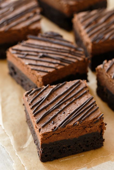 Chocolate Mousse Brownies from @Lindsay Landis | Love and Olive Oil Elegant Brownies, Decorated Brownies Ideas, Chocolate Mousse Brownies, Mousse Brownies, Brownies Decorados, Decorated Brownies, Truffles Chocolate, Food Korean, Brownies Recipe