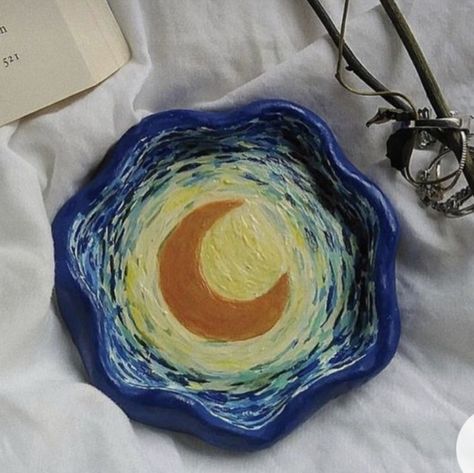 Starry Night Ceramics, Sun And Moon Pottery Painting, Pottery Painting Ideas Goth, Space Clay Ideas, Clay Ashtray Ideas Trippy, Air Clay Ashtray Ideas, Pottery Plate Painting, Ashtray Painting Ideas, Clay Plate Painting Ideas