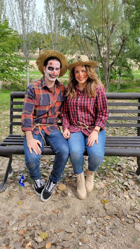 Scare Crow Couples Costume, Family Scarecrow Costumes, Scarecrow Costume Couple, Couples Scarecrow Costume, Scarecrow Couple Costume, Cute Scarecrow Costume, Scarecrow Costumes, Scarecrow Outfits, Costumes 2023