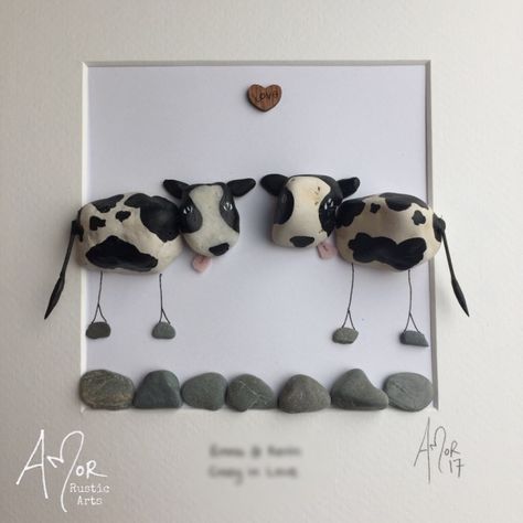 Animal Pebble Art Ideas, Pebble Craft Ideas, Cow Pebble Art, Animal Pebble Art, Pebble Animals, Two Cows, Pebbles Art, Stone Pictures Pebble Art, Beach Glass Crafts