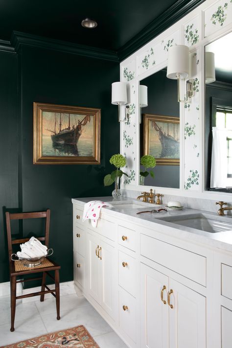 The Best Ceiling Paints Give These 5 Interiors an Unexpected Focal Point Best Ceiling Paint, Lavender Interior, Dark Green Bathrooms, Bathroom Ceiling, Green Paint Colors, Green Bathroom, Painted Ceiling, White Tiles, Green Paint