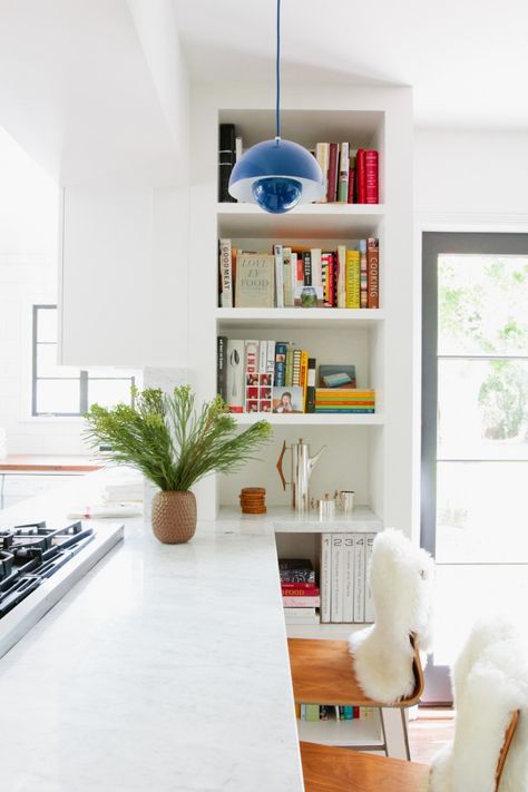 Bookcase for cookbooks....great location Kitchen Open Cabinets, England Kitchen, New England Kitchen, Kitchen Bookshelf, Kitchen Interior Design Modern, Classic Kitchens, Kitchen Renovation, A Kitchen, Kitchen Inspirations