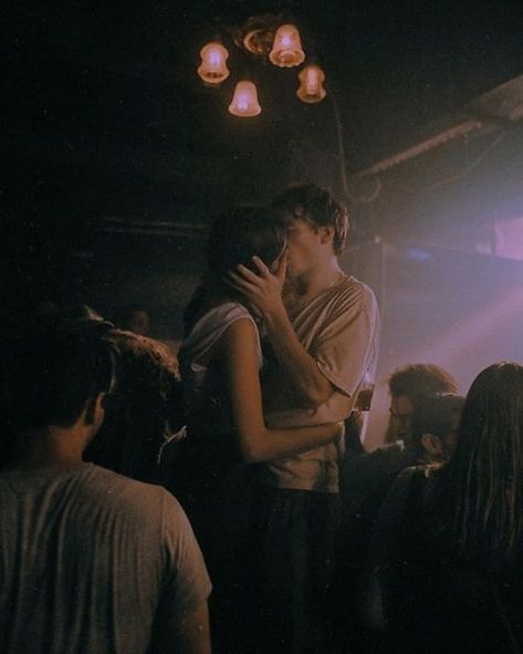 Dating Mattheo Riddle, This Kind Of Love, Mattheo Riddle, Teenage Love, Concert Aesthetic, Couples Vibe, Daisy Jones, Cute Relationship Photos, Could Be Us