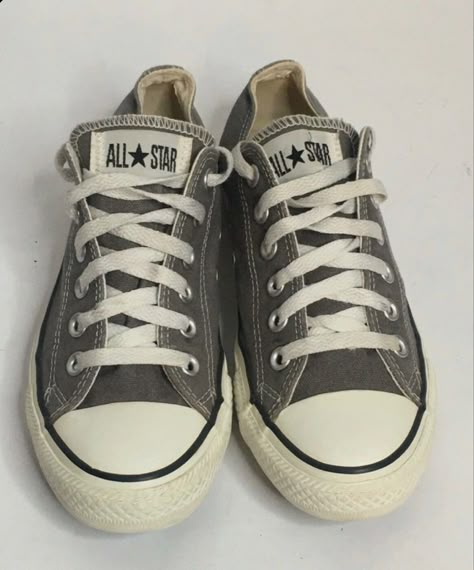 Low Top Converse Outfit, 80s Converse, All Star Aesthetic, Old Converse, 80s Sneakers, Star Grunge, Low Converse, Converse Aesthetic, Grey Converse