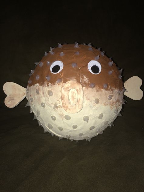 Paper Mâché Puffer Fish  Items you need: Paper Mâché  Balloon Newspaper Paint Foam Board-fins Wiggley Eyes Hot Glue- spikes Paper Mache Puffer Fish, Aquarium Mural, Paper Mache Balloon, Fish Items, Beach Birthday Invitations, Newspaper Painting, Balloon Fish, Under The Sea Crafts, Balloon Toys