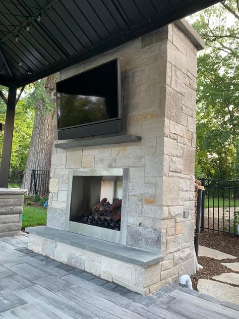 Outdoor Fireplace And Tv Ideas, Grey Outdoor Fireplace, Fireplace Patio Covered, Outdoor Mantle Ideas, Pavilion Fireplace, Pergola With Fireplace, Lakehouse Fireplace, Outdoor Mantle, Stone Outdoor Fireplace