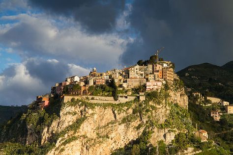 Sicily Map, Sicilia Italy, Castelmola Sicily, East Sicily, Mt Etna Sicily, Aci Castello Sicily Italy, Iron Balcony, Travel Things, Ancient Buildings