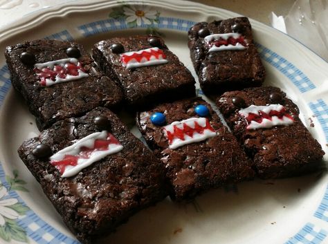 Domo brownies Domo Kun, Cute Baking, Think Food, Cute Desserts, Pretty Cakes, Cute Cakes, Sweet Snacks, Pretty Food, Cute Food