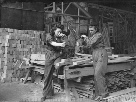 WOMEN CARPENTERS THEN AND NOW: WOMEN AT WORK IN ENGLAND, 1941 Women At Work, Wooden Beam, 1940s Women, Famous Historical Figures, Land Girls, Gordon Parks, Breathtaking Photography, Women Working, Rosie The Riveter