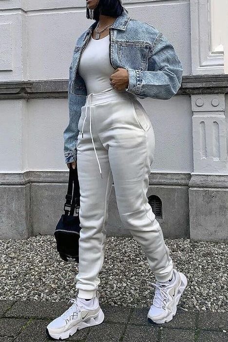 Women Sweatpants Outfits, Outfit Ideas With Sweatpants, Sweatpants Outfit Women, Cute Sweatpants Outfit, Sweats Outfit, Cute Sweatpants, Famous Outfits, Joggers Outfit, Comfy Outfit