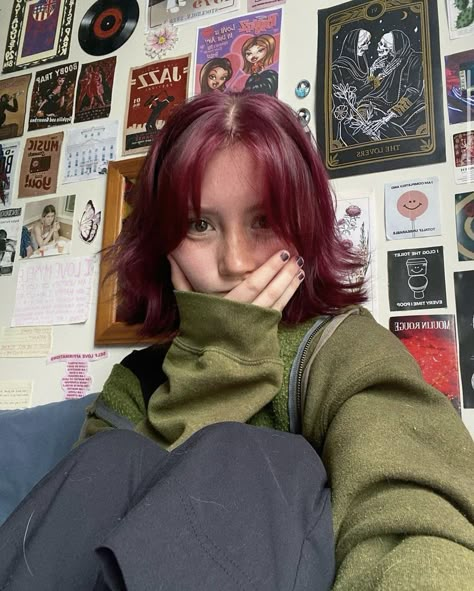 Cherry Red Hair, Wine Red Hair, Red Hair Inspo, Wine Hair, Dark Red Hair, Pretty Hair Color, Shot Hair Styles, Dye My Hair, Hair Inspiration Color