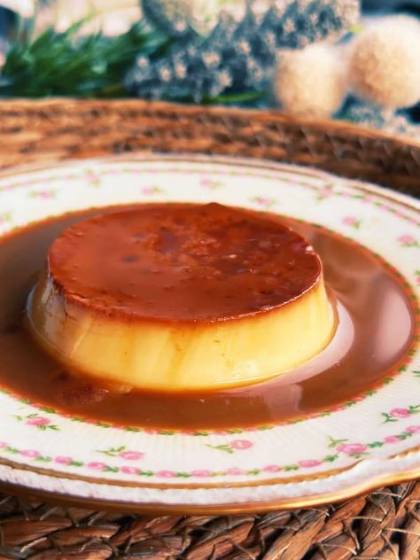 Authentic Bánh Flan - Vietnamese Flan With Condensed Milk Vegan Flan, Flan Recipe Easy, Custard Flan, Vietnamese Street Food, Vietnamese Dessert, Egg Coffee, Asian Recipe, Flan Recipe, Egg Custard