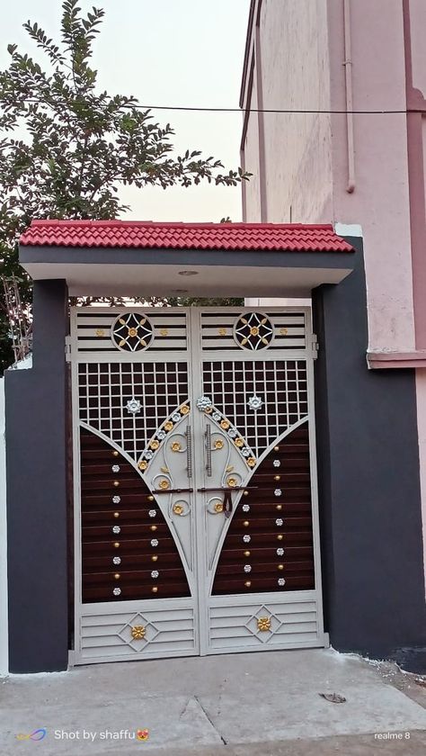 Front Door Iron Gate, Main Grill Gate Design, Latest Gate Design, Metal Gates Design, Modern Window Grill, Window Grill Design Modern, Gate Wall Design, Grill Gate, Indian Bedroom Decor