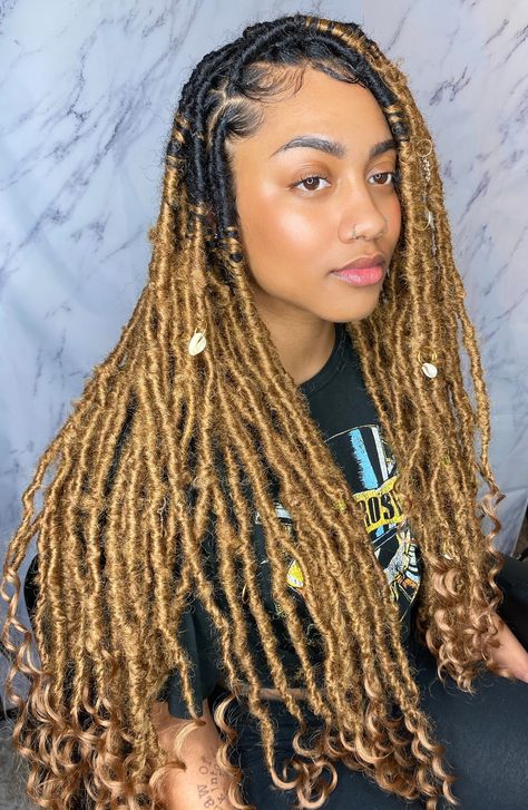 Curly Hairstyles 3b, Feed Braids, Blonde Faux Locs, Hairstyles For The Summer, Box Dreads, Summer Curly Hair, Summer Curly Hairstyles, Jah Locs, Braids Color