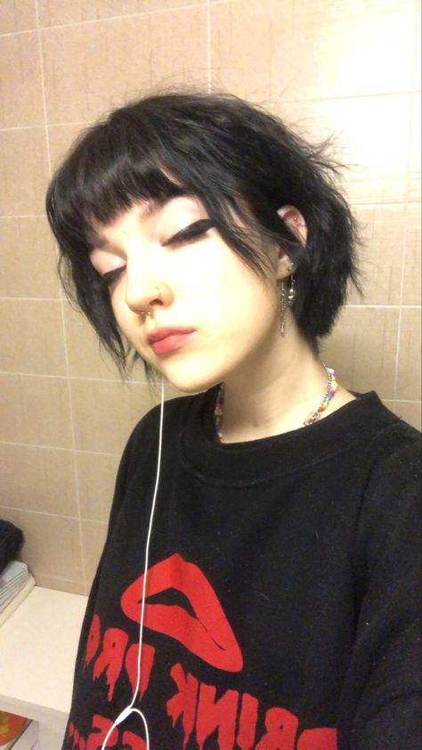 Shaggy Short Hair, Gothic Hairstyles, Goth Hair, Hair Inspiration Short, Punk Hair, Very Short Hair, Alternative Hair, Girl Short Hair, Short Hair Haircuts