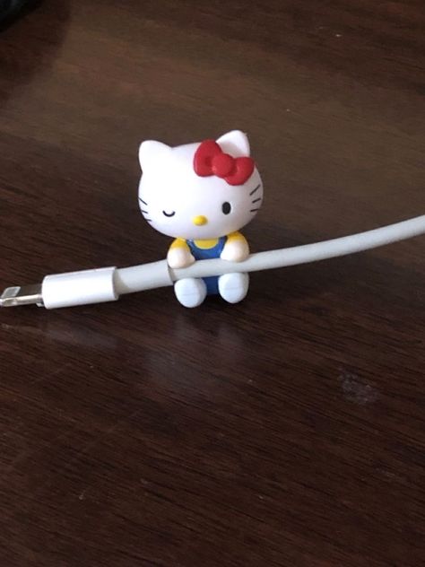 Hello Kitty Charger, Hello Kitty Pottery, Bratz Room, Charger Art, Kitty Girl, Phone Things, Tom Y Jerry, Kitty Items, Hello Kitty Characters