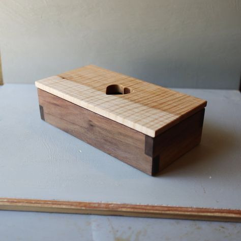 Small Easy Woodworking Projects Wooden Keepsake Boxes Handmade, Small Wood Box Ideas, Wood Box Ideas, Wood Box Diy, Small Easy Woodworking Projects, Small Wood Box, Ornaments Jewelry, Handmade Wooden Boxes, Small Woodworking Projects