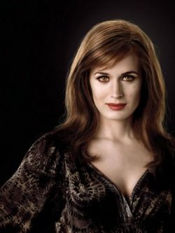 New Moon Movie, Esme Cullen, Elizabeth Reaser, Twilight Saga New Moon, Which Character Are You, Twilight Saga Series, Twilight Memes, Twilight Photos, The Cullen