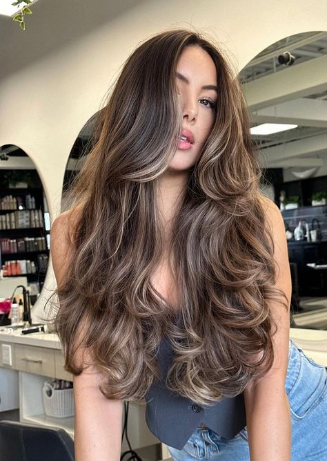 Balayage Long Hair, Long Hair Highlights, Korean Hairstyles, Brown Hair Looks, Hair Inspiration Long, Brown Hair Inspo, Brunette Hair With Highlights, Korean Hair, Brown Hair With Blonde Highlights