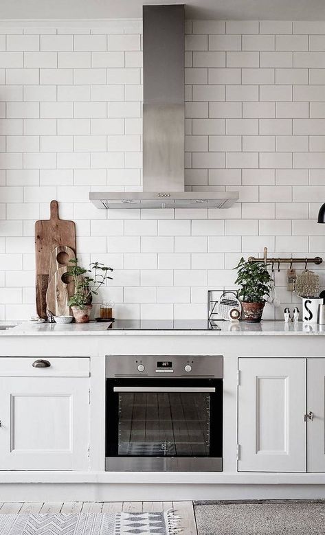 BEAUTIFUL Kitchen Splashback Tiles, Casa Cook, Tile Splashback, Interior Simple, Designer Kitchen, Kitchen Splashback, Kitchen Tile, Trendy Kitchen, Kitchen Inspo