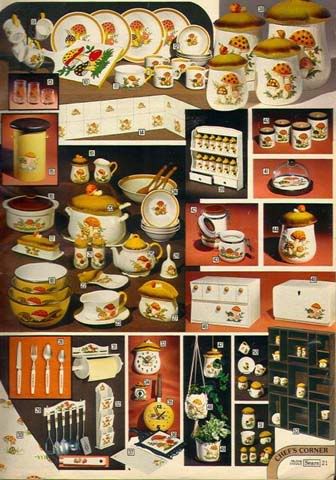 Sears' "Merry Mushroom" set from the 70's. This pattern was everywhere! Mushrooms and frogs were very big back then, along with "earth tones." Mushroom Kitchen, Merry Mushroom, 70s Decor, Latch Hook Rugs, Vintage Mushroom, Mushroom Decor, Vintage Memory, Oldies But Goodies, Vintage Dishes