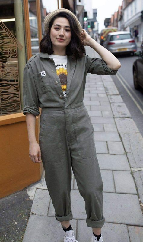 Lucy and Yak boiler suit Coveralls Women Fashion, Garden Outfit Aesthetic, Coverall Outfit Women, Boilersuit Outfit, Boiler Suit Outfit, Coveralls Outfit, Garden Outfit, Lucy And Yak, Look Rock