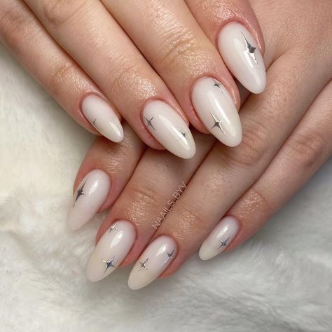 Nail Art On Milky White Nails, Simple Milky Nails, Milky White Almond Nail Ideas, Milky Summer Nails, Milky White Nails With Design Short, Milky Pastel Nails, Milky White And Silver Nails, Nails Milky White Design, Milky White Nails Ideas